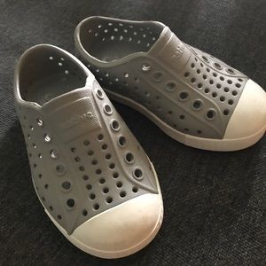 toddler native shoes grey!